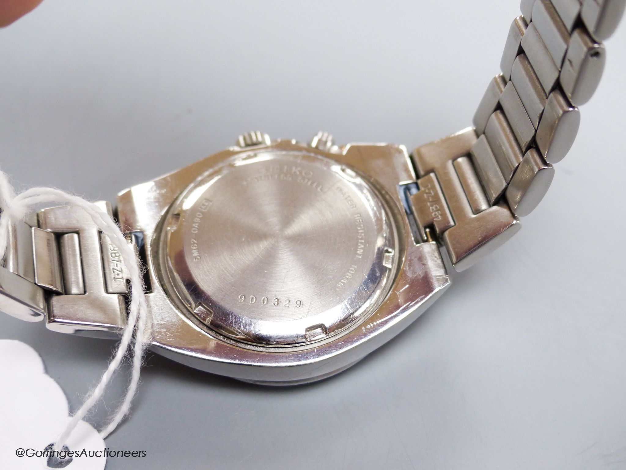 A gentleman's modern stainless steel Seiko Kinetic Waterproof 100M wrist watch, with blue dial, on stainless steel Seiko bracelet, case diameter 39mm excl. crown.